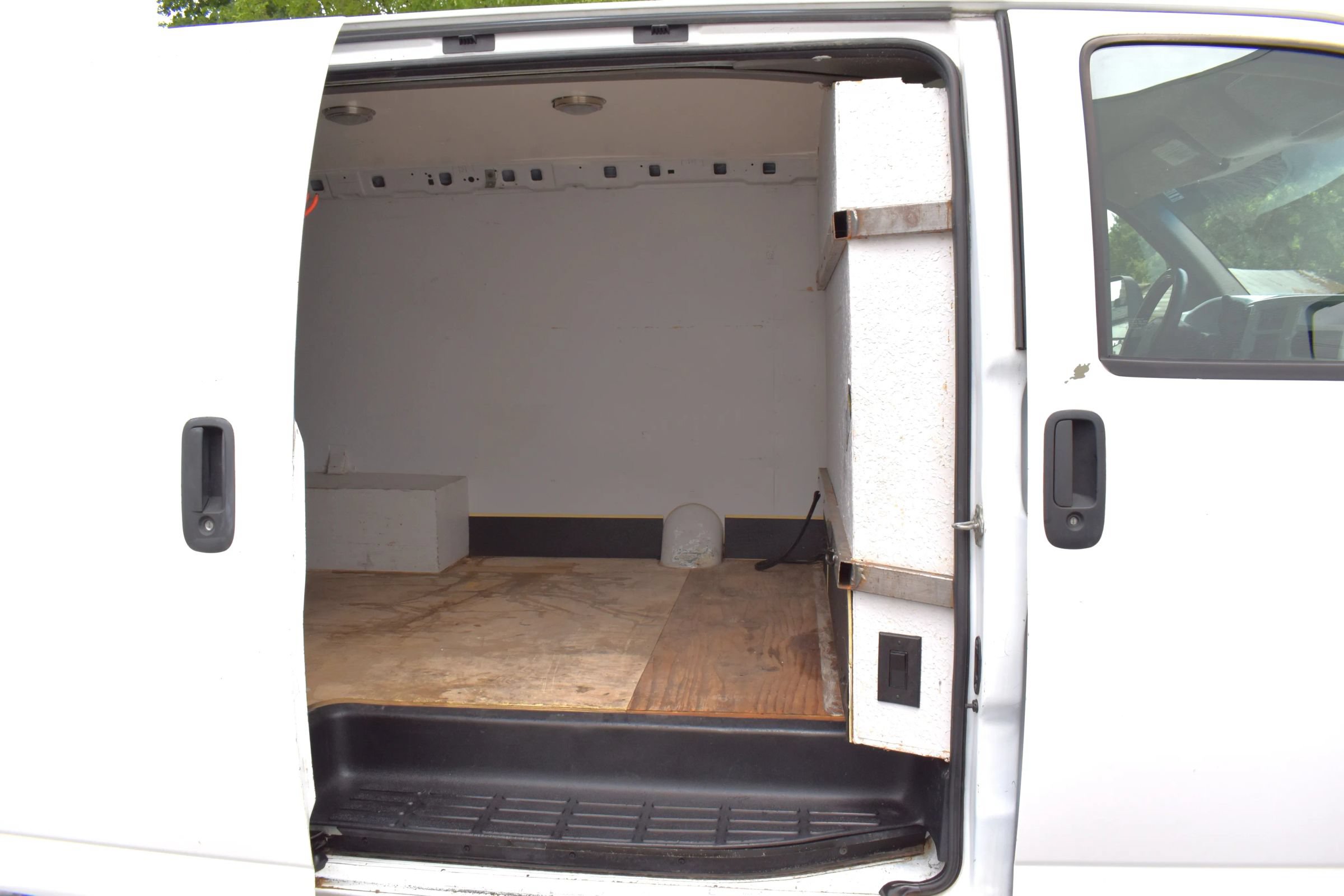 Used 2006 Chevrolet Express 3500 RWD image 47