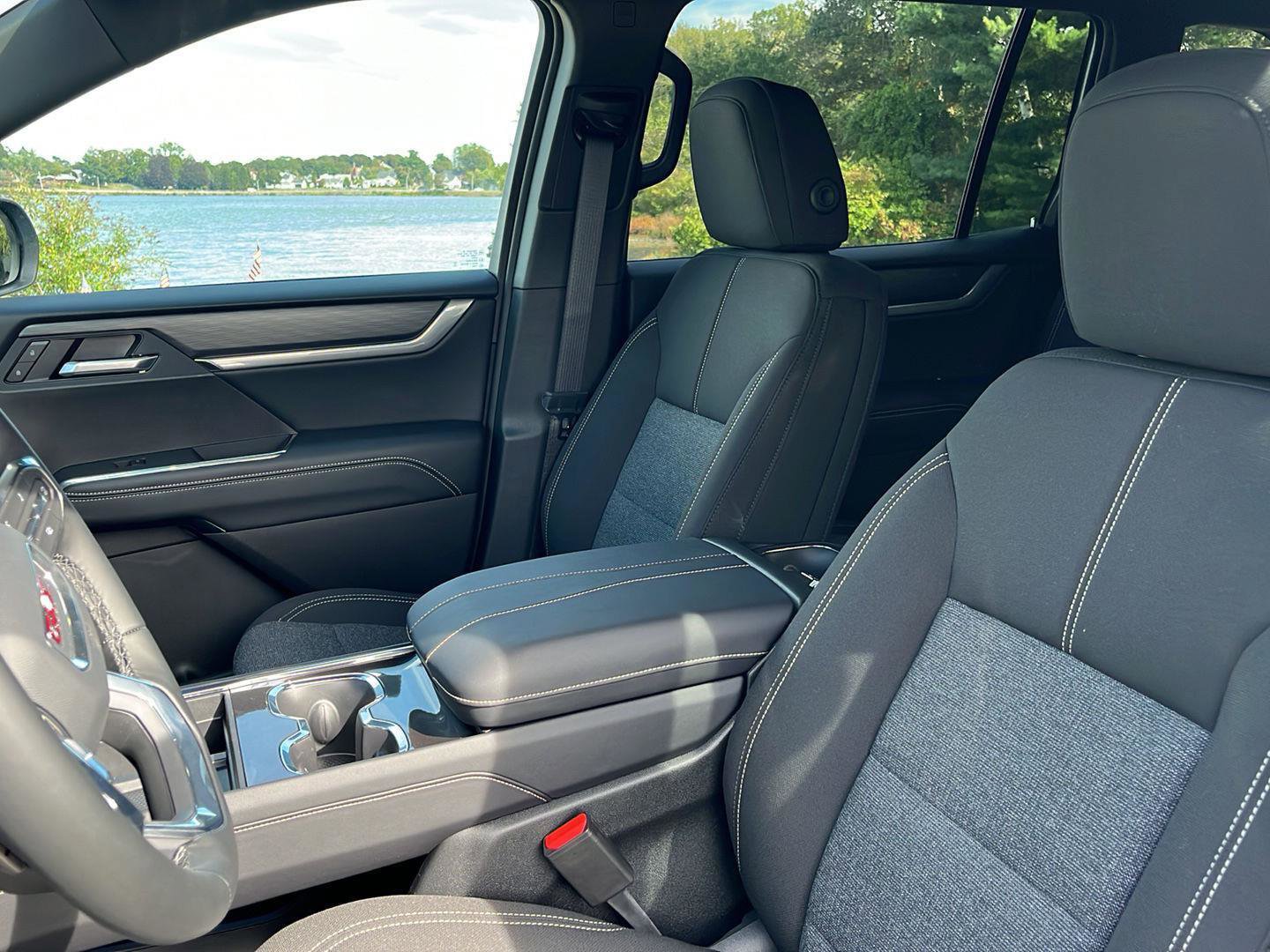 New 2026 GMC Acadia Elevation image 12