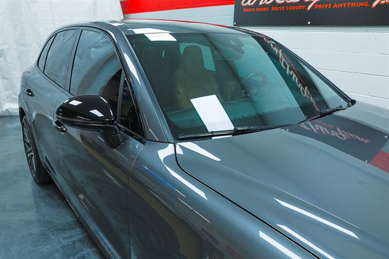 Used 2020 Porsche Cayenne Turbo AWD/4WD image 35