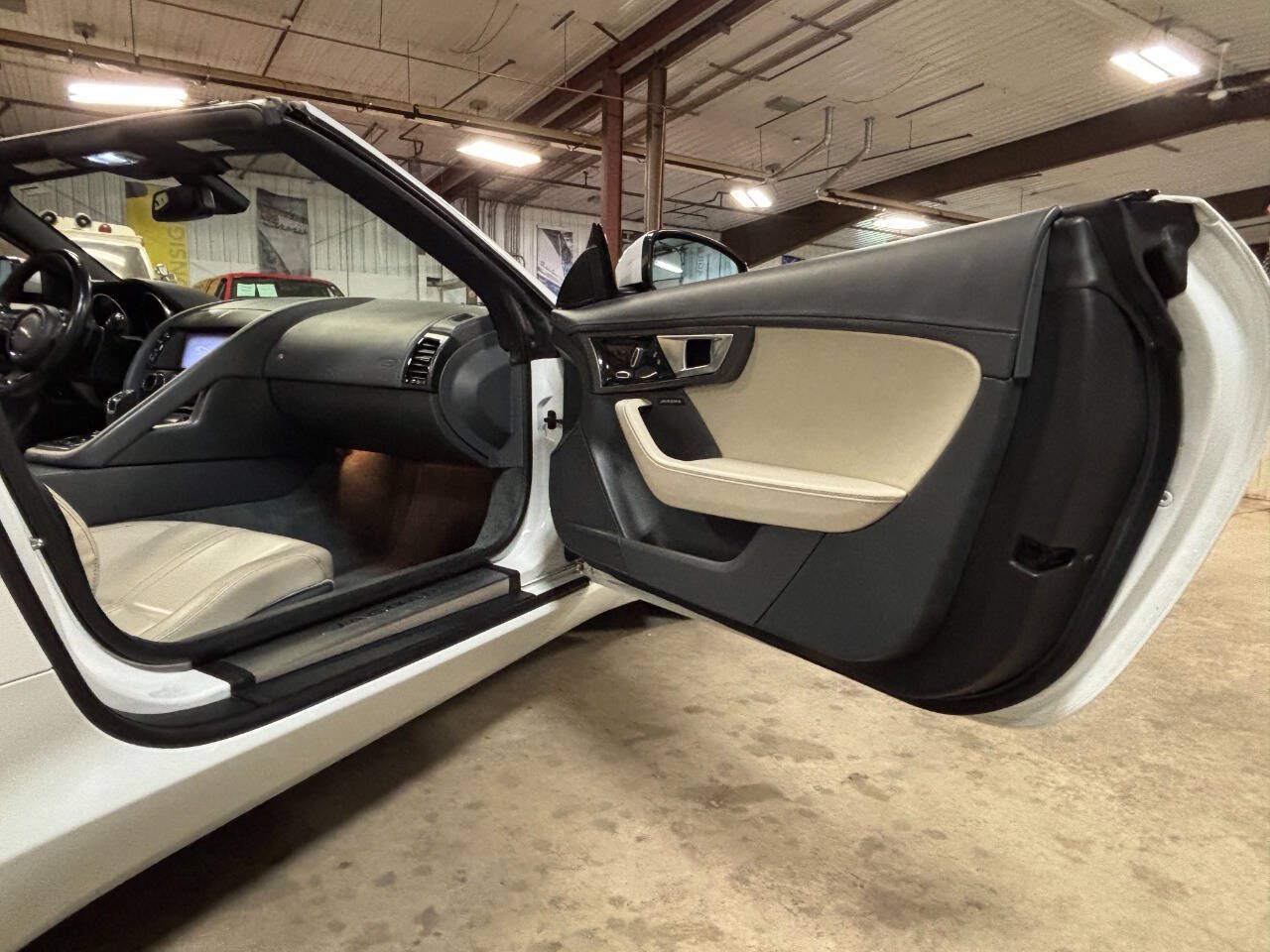 Used 2014 Jaguar F-TYPE Convertible RWD image 38