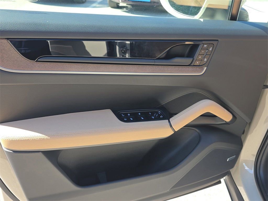 Certified 2025 Porsche Cayenne E-Hybrid image 24
