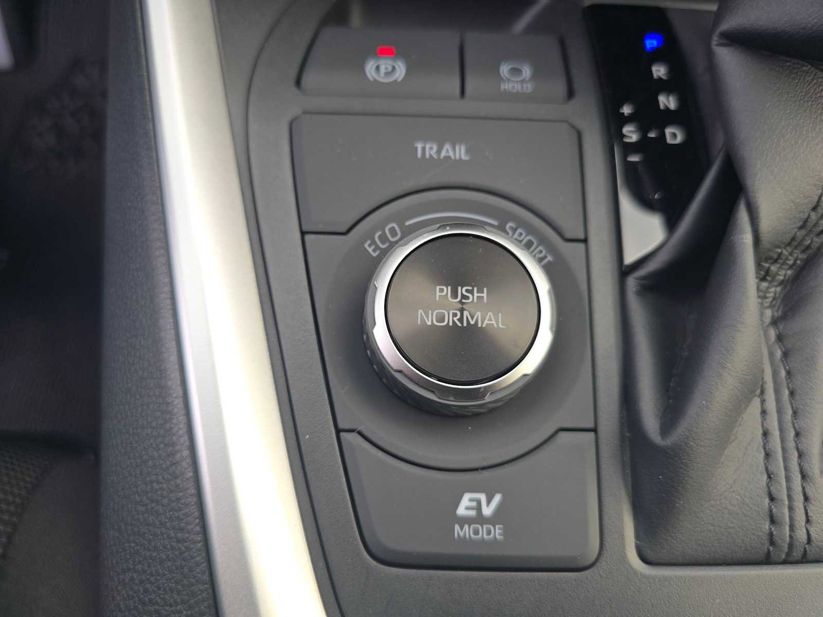 Certified 2025 Toyota RAV4 LE image 31