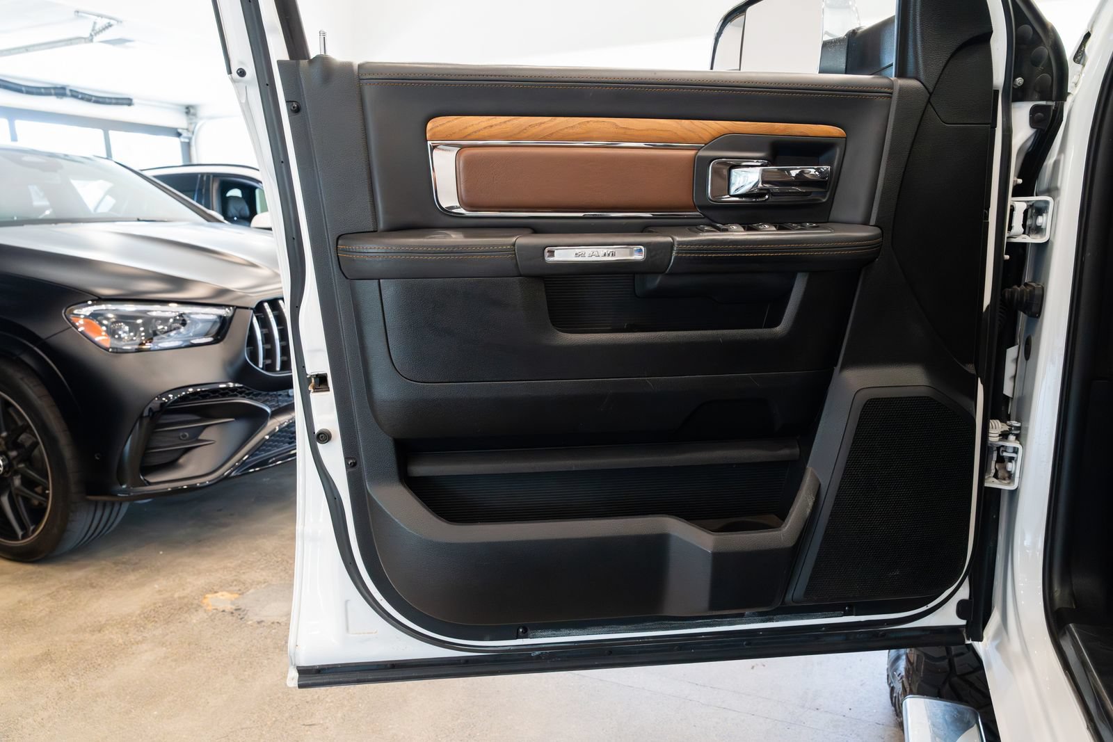 Used 2015 RAM 3500 Laramie Longhorn AWD/4WD image 20
