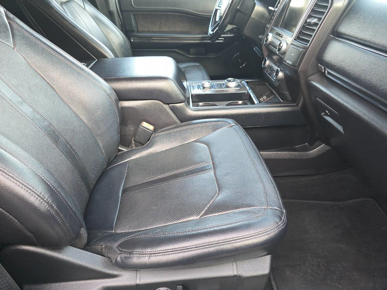 Used 2019 Ford Expedition Max Limited image 24