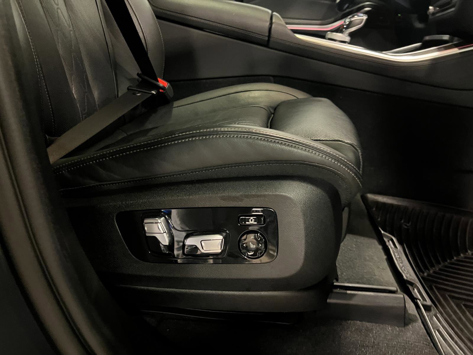 Used 2023 BMW X5 M50i w/ Executive Package image 44