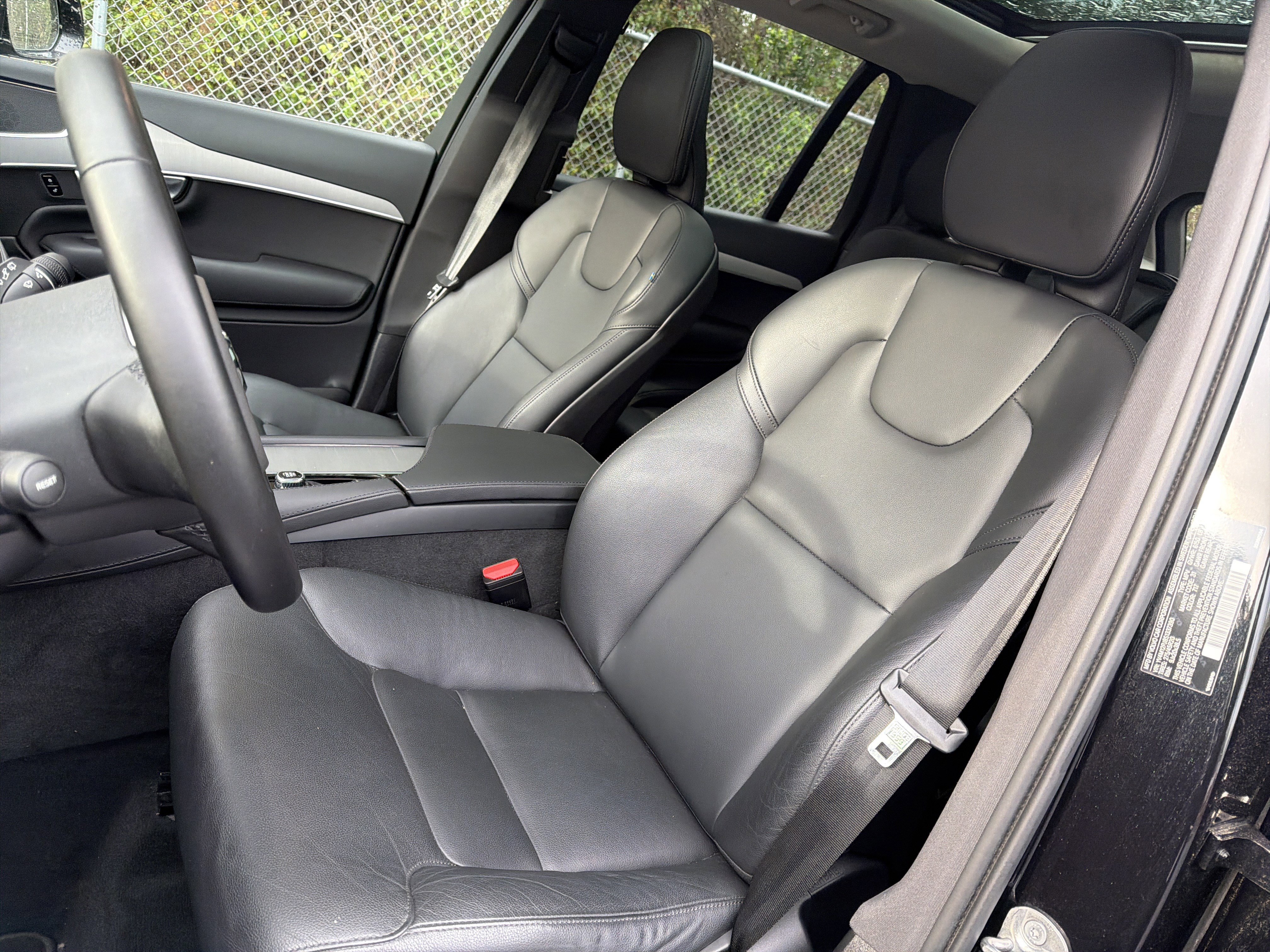 Certified 2025 Volvo XC90 B5 Core image 16