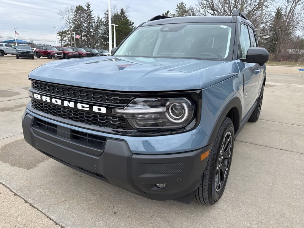 Used 2025 Ford Bronco Sport Outer Banks w/ Outer Banks Tech Package+ AWD/4WD image 2