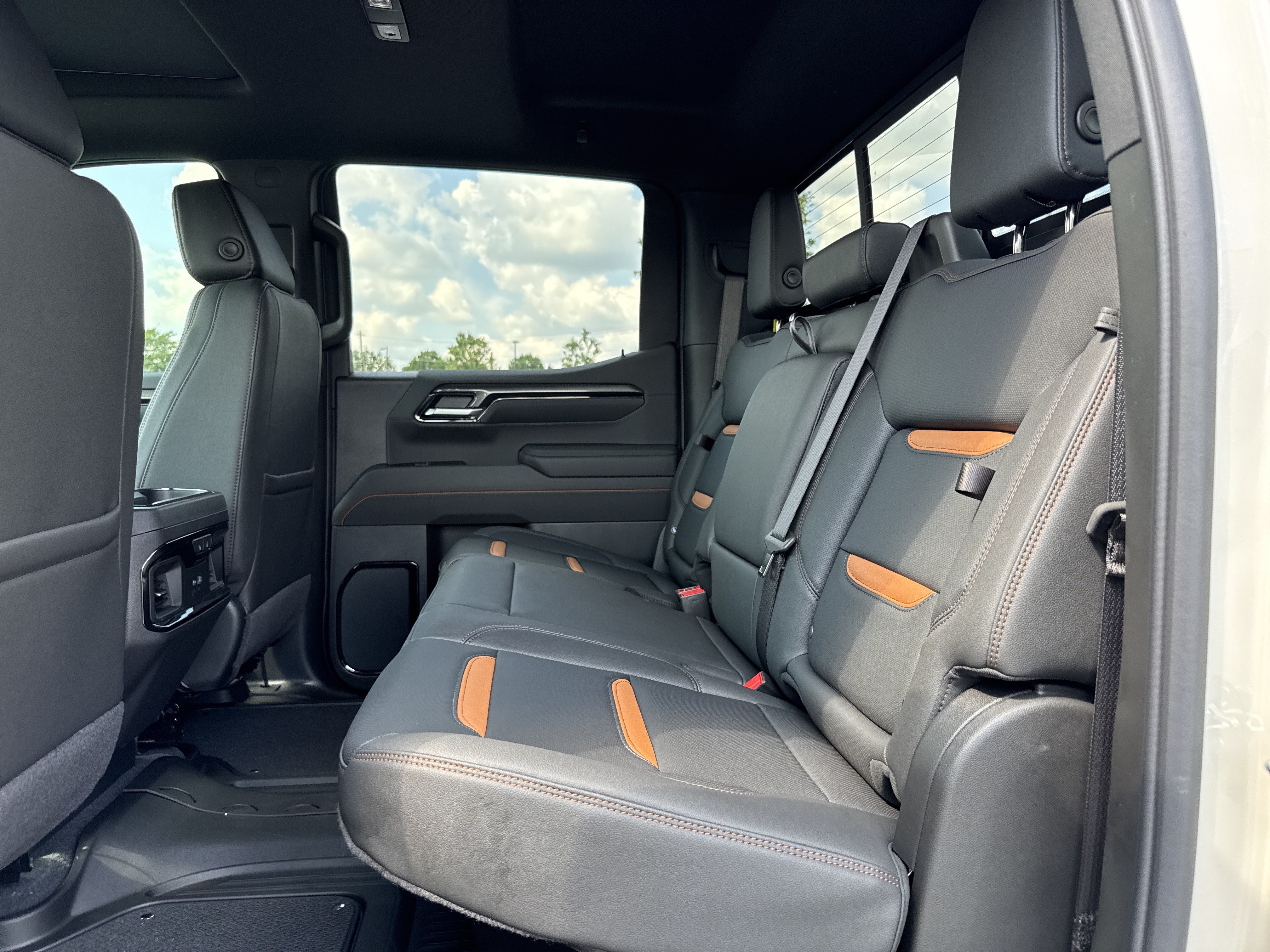 New 2026 GMC Sierra 1500 AT4 w/ AT4 Premium Package AWD/4WD image 32