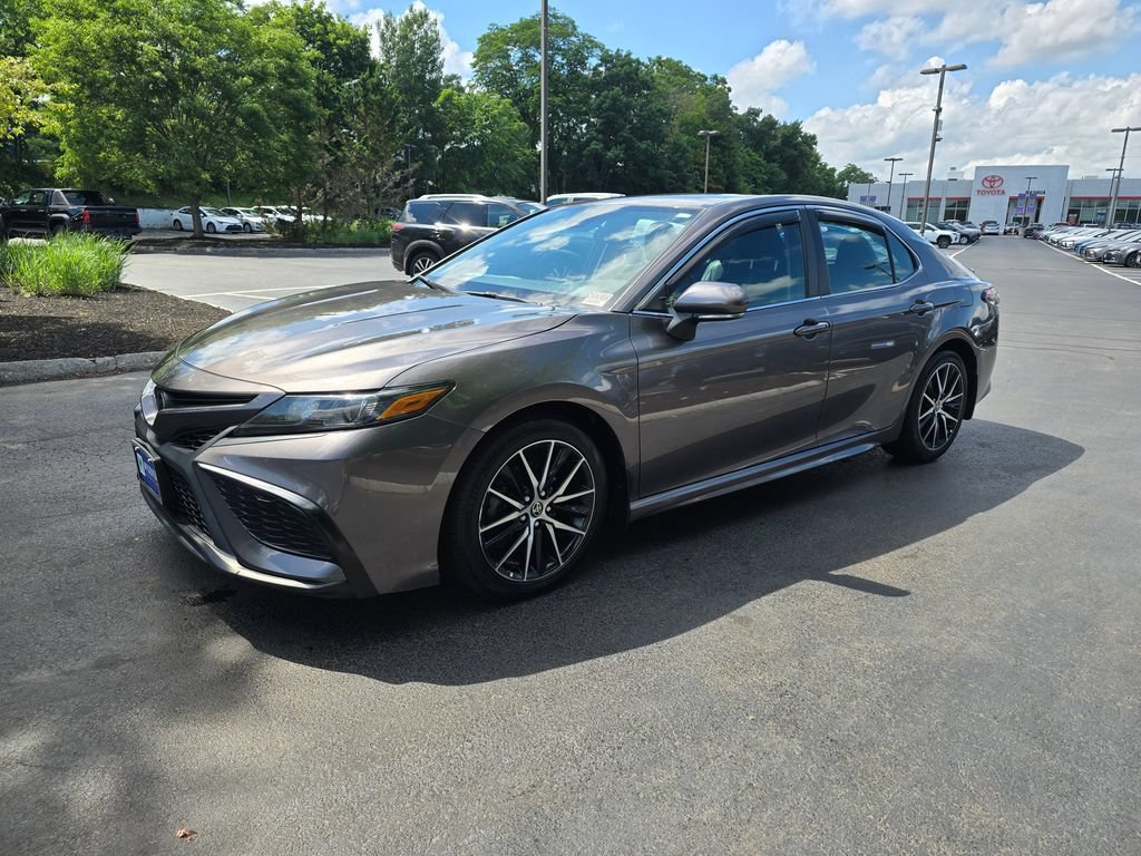 Used 2022 Toyota Camry SE w/ Cold Weather Package AWD/4WD image 3