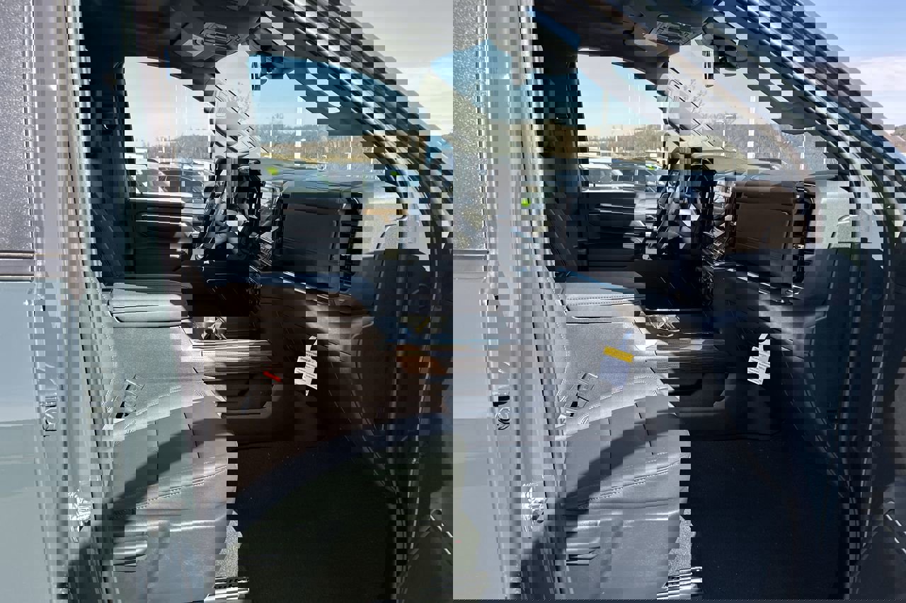 New 2025 Chevrolet Silverado 3500 LT w/ All Star Edition image 15