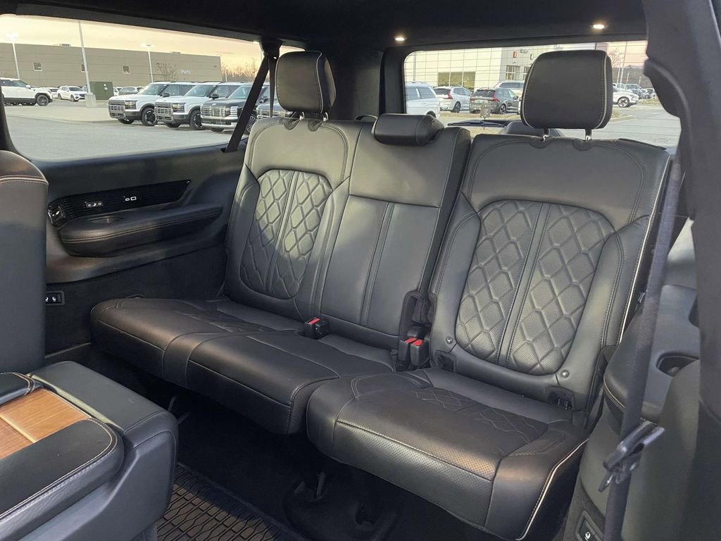 Used 2024 Jeep Grand Wagoneer L Series III image 3