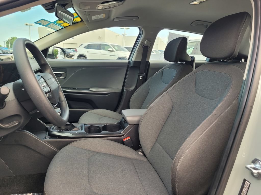 Used 2025 Kia K4 FWD image 12