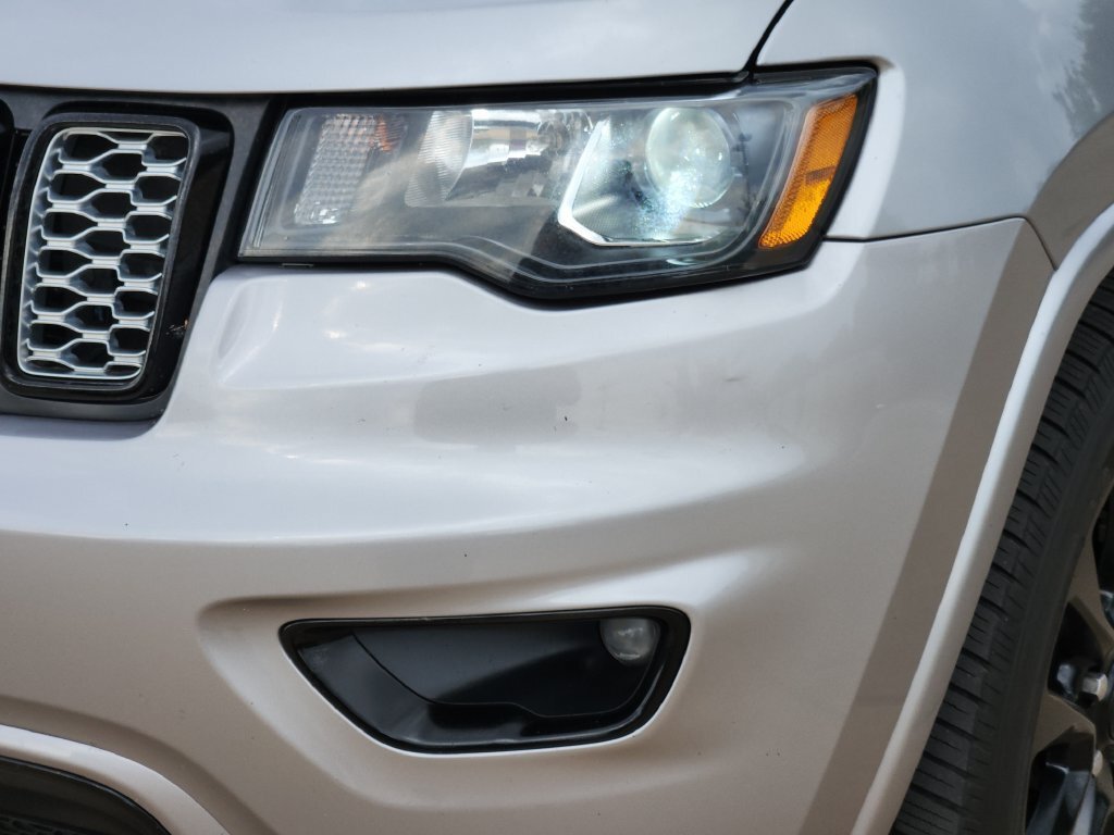 Used 2019 Jeep Grand Cherokee Altitude AWD/4WD image 12