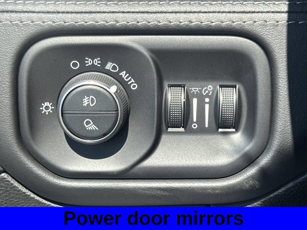 Used 2020 RAM 1500 Limited w/ Black Appearance Package AWD/4WD image 31