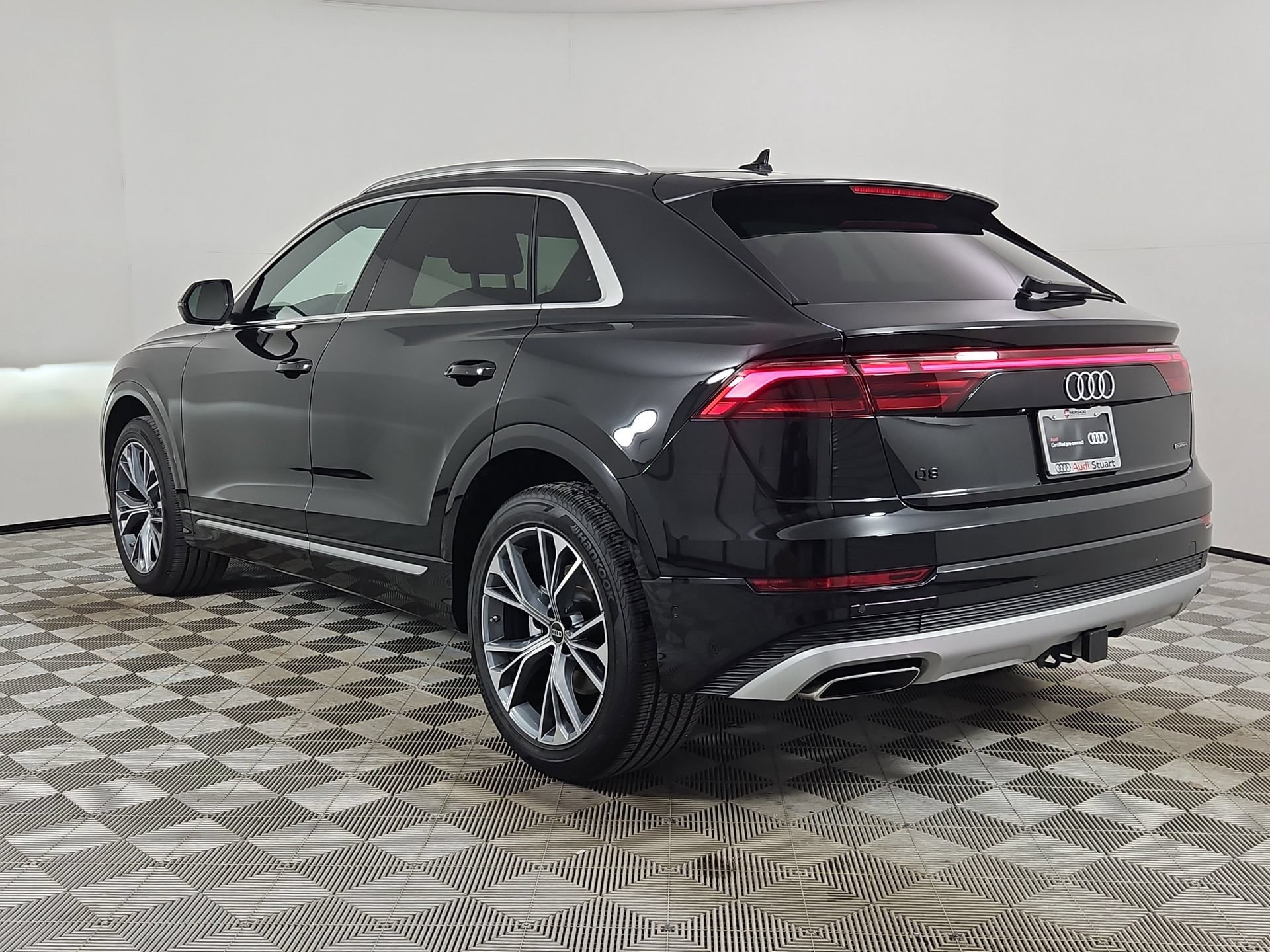 Certified 2025 Audi Q8 Premium Plus w/ Premium Plus Package AWD/4WD image 5