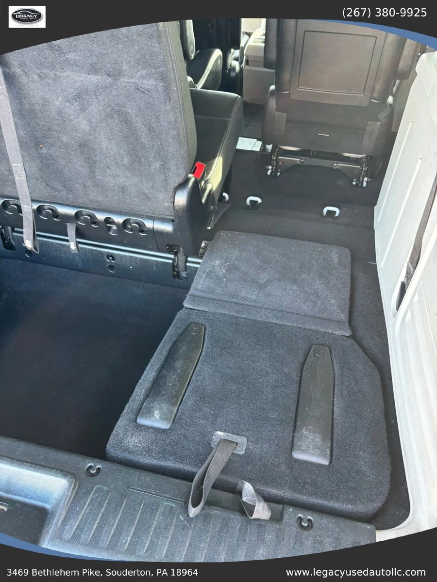 Used 2016 Chrysler Town & Country Touring FWD image 51