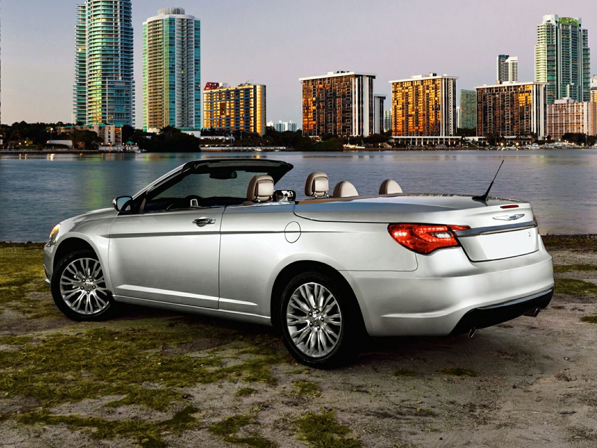 Used 2011 Chrysler 200 Limited image 1