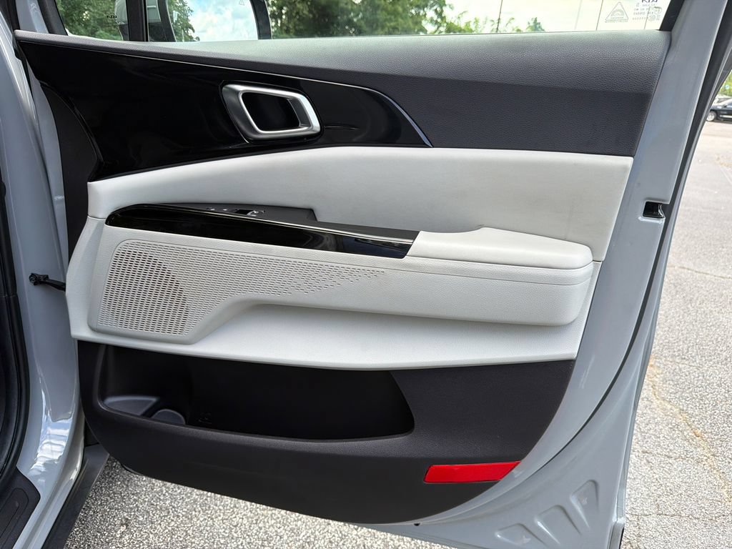 Used 2024 Kia Carnival EX FWD image 14