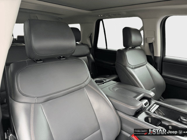 Used 2025 Ford Expedition Active RWD image 13