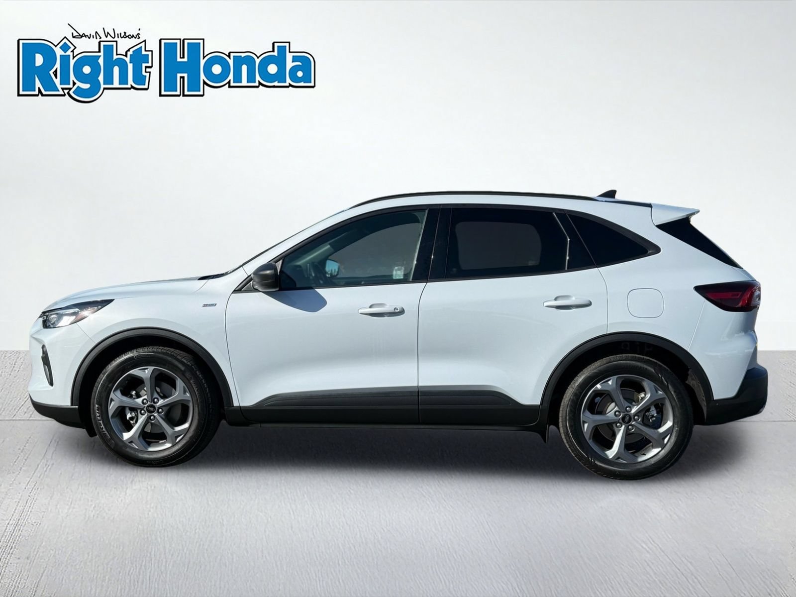 Used 2025 Ford Escape ST-Line FWD image 3
