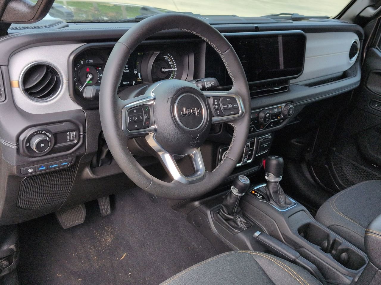 Used 2025 Jeep Wrangler Sahara image 10