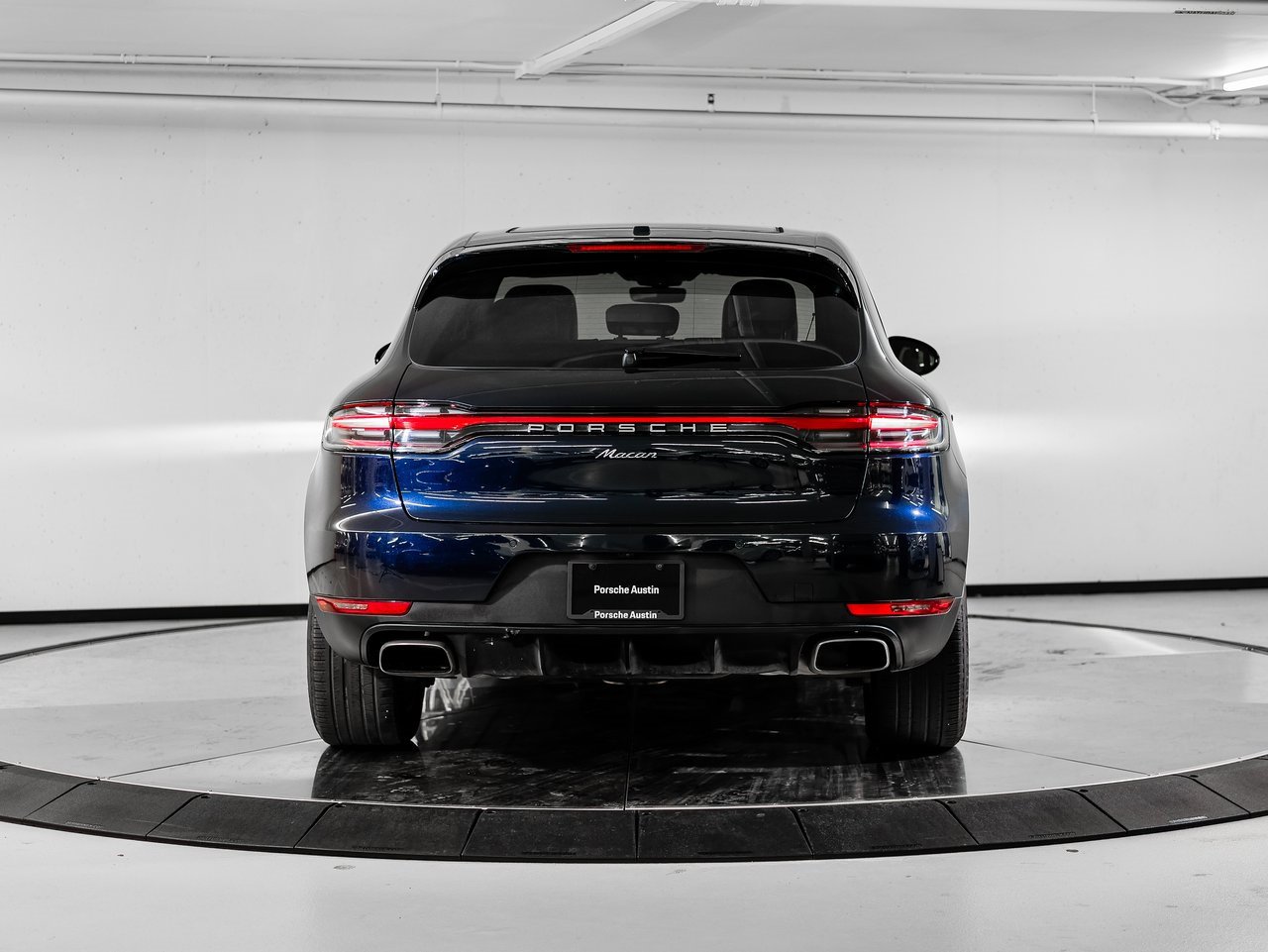 Certified 2020 Porsche Macan image 6