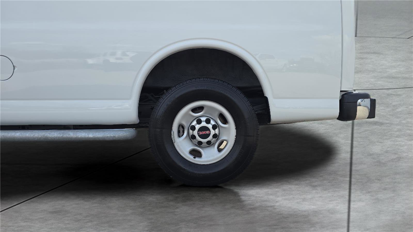 Used 2024 GMC Savana 2500 w/ Driver Convenience Package image 12