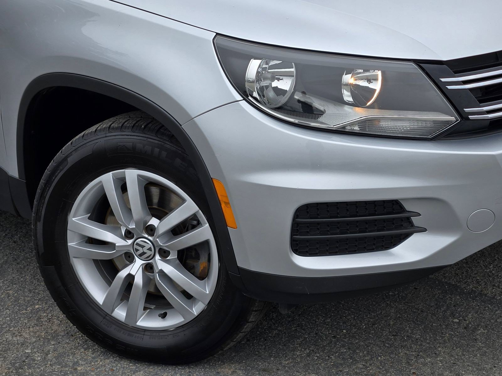 Used 2012 Volkswagen Tiguan LE FWD image 9