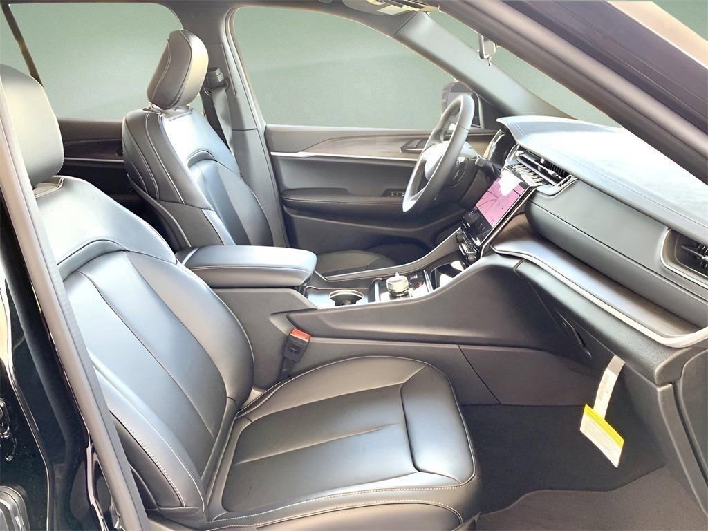 New 2025 Jeep Grand Cherokee Limited w/ Trailer Tow Package image 31