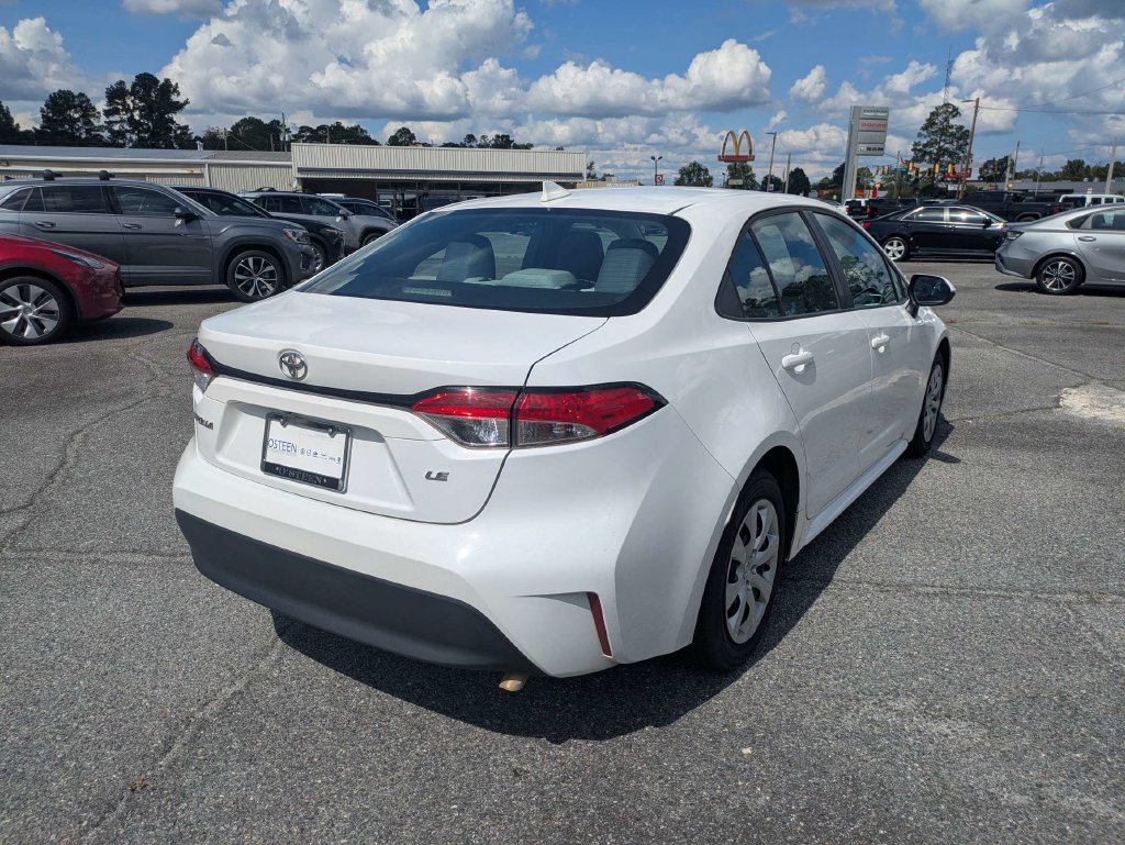 Used 2023 Toyota Corolla LE FWD image 5