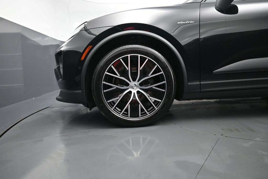 New 2026 Porsche Macan 4 Electric AWD/4WD image 8