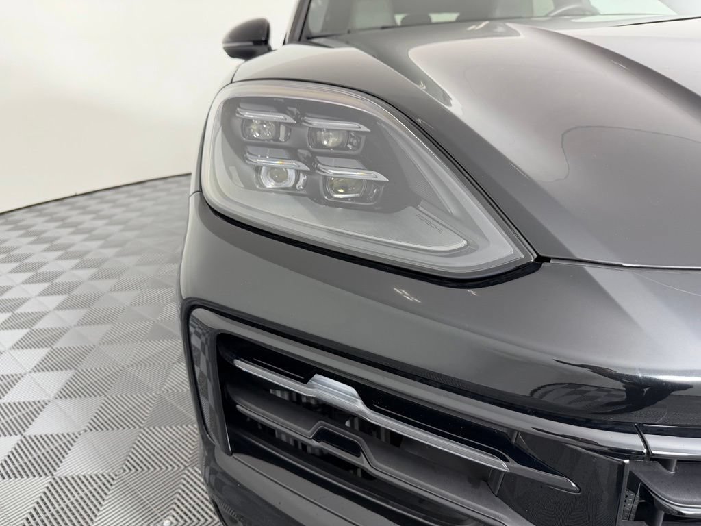 Certified 2025 Porsche Cayenne Coupe AWD/4WD image 9