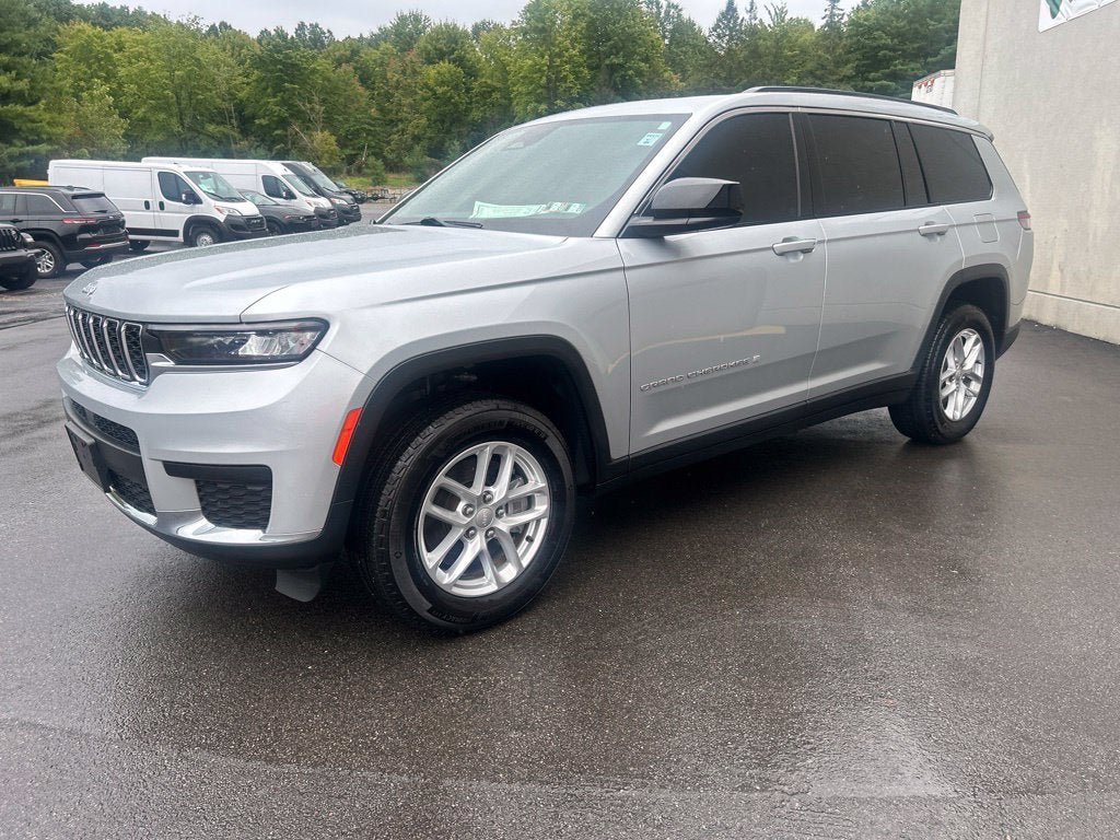 Used 2025 Jeep Grand Cherokee L Laredo w/ Trailer Tow Package AWD/4WD image 2