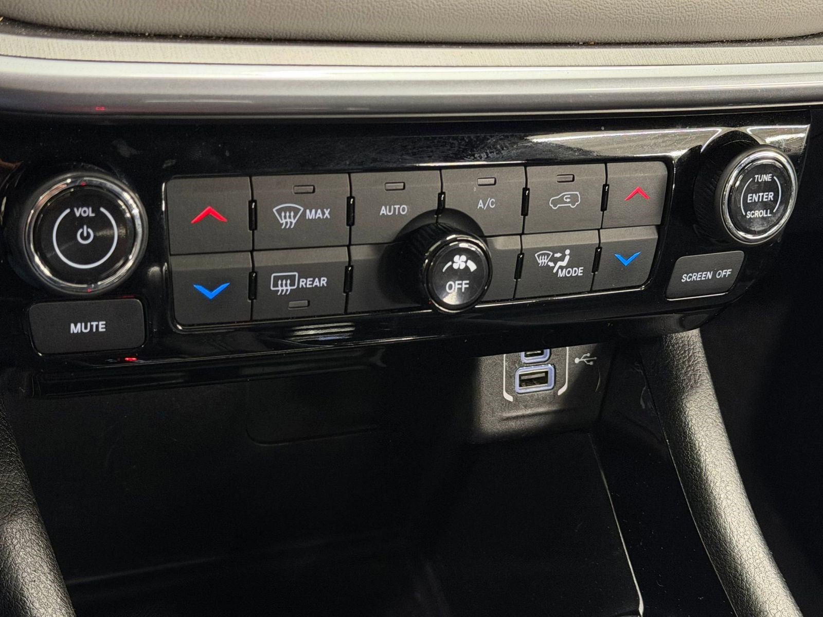 Used 2025 Jeep Compass Limited image 15