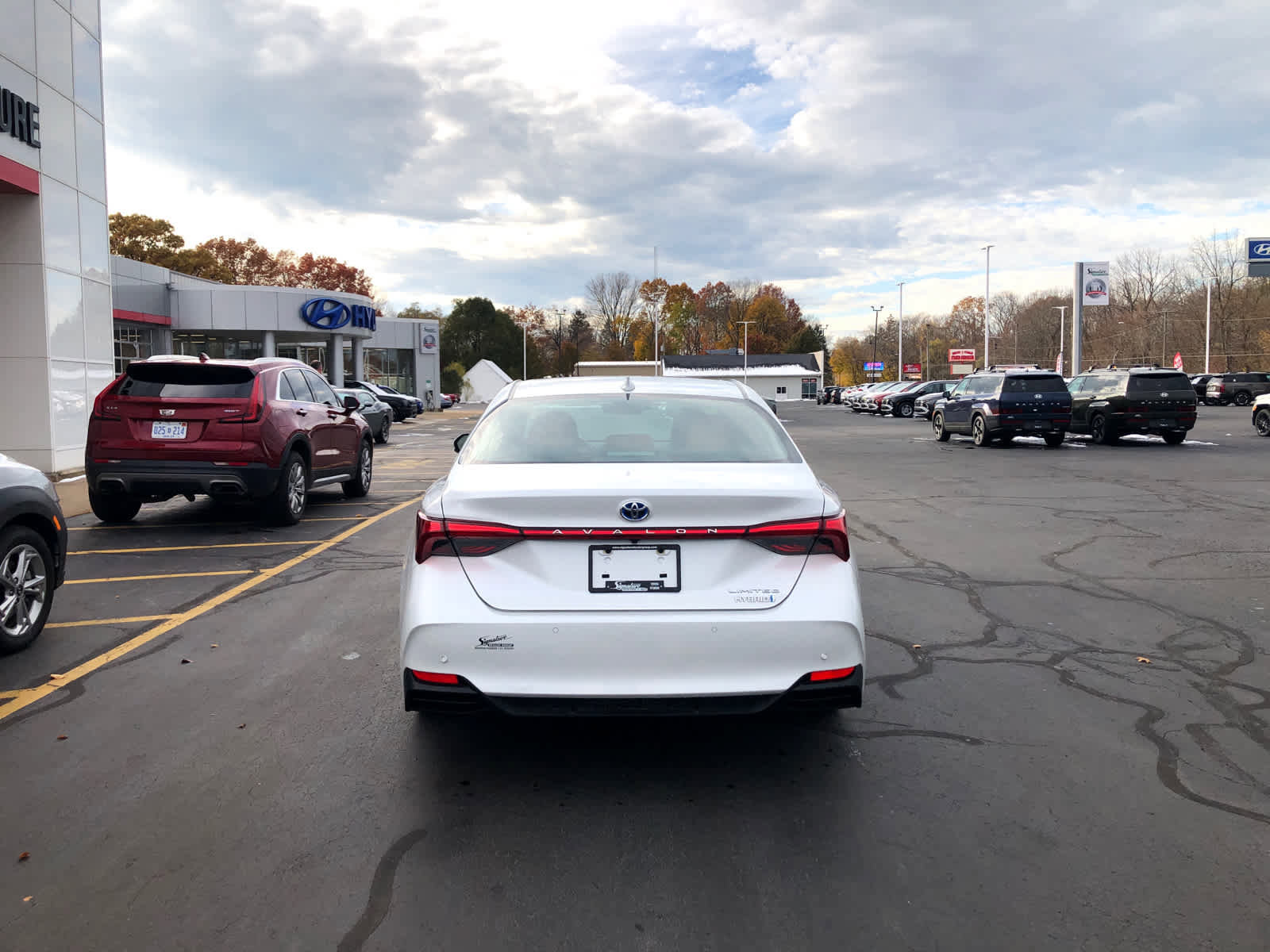 Used 2019 Toyota Avalon Limited image 6