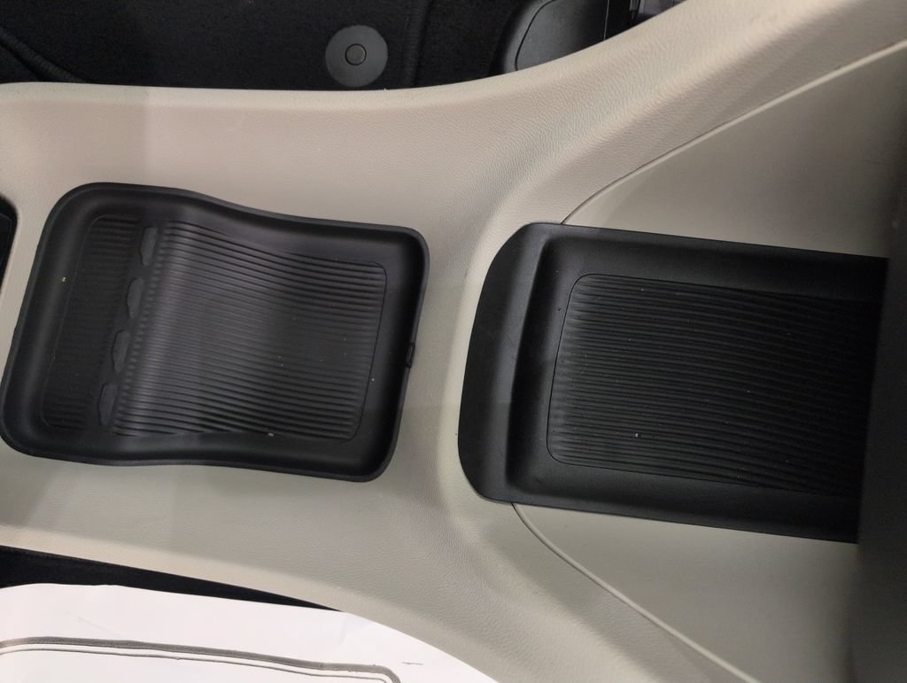 Used 2017 Chrysler Pacifica Touring-L FWD image 36