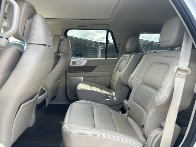 Used 2021 Lincoln Navigator Reserve w/ Luxury Package RWD image 23