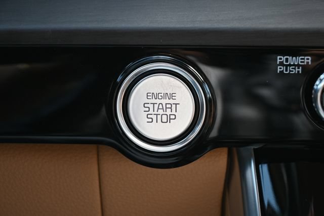 Used 2022 Kia Carnival EX FWD image 35