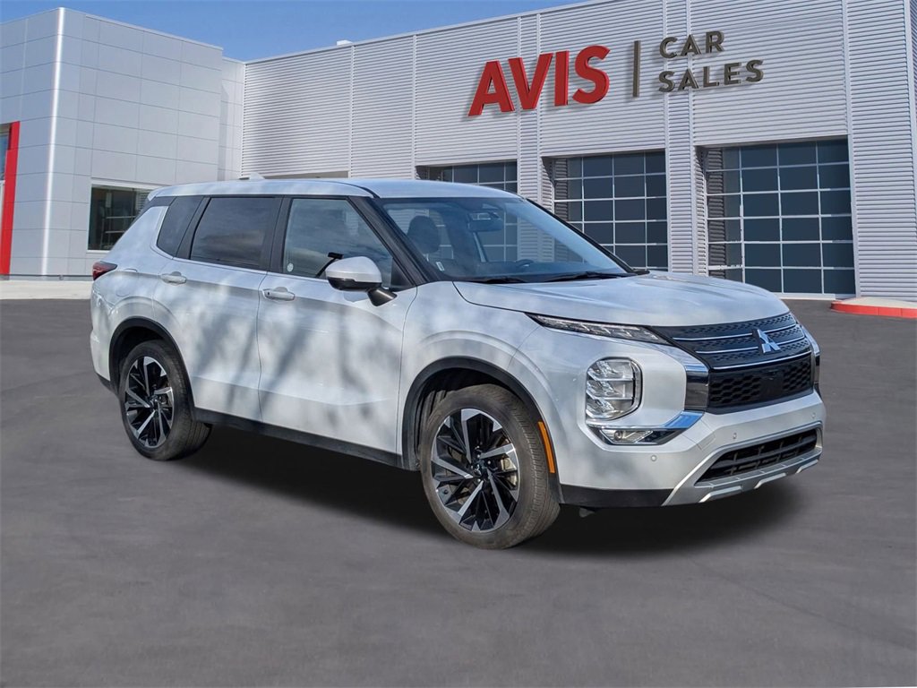 Used 2024 Mitsubishi Outlander SE image 9