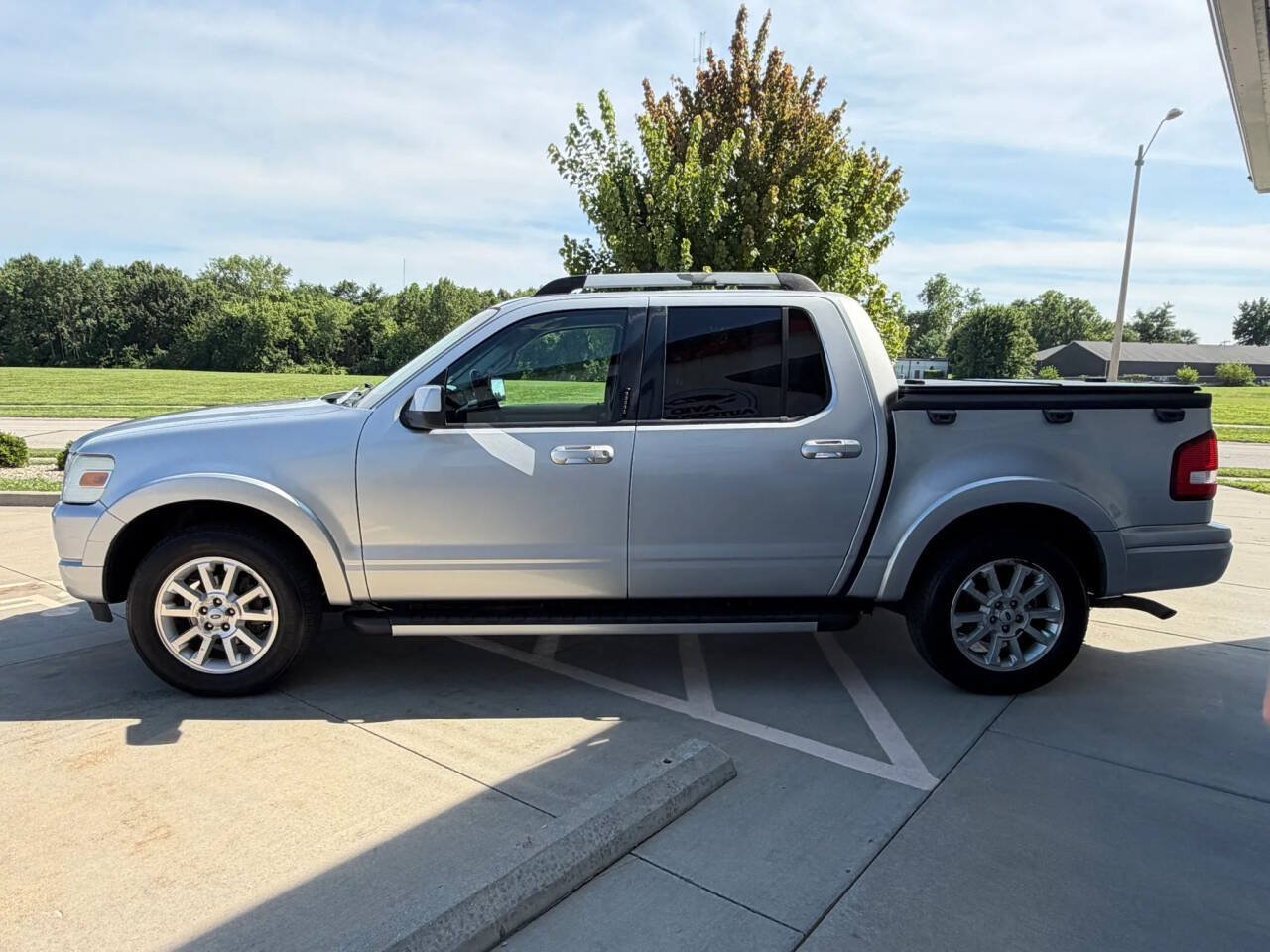 Used 2009 Ford Explorer Sport Trac Limited RWD image 7