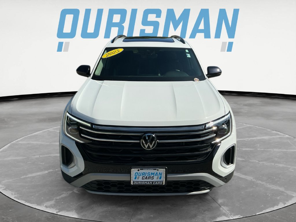 Used 2025 Volkswagen Atlas Peak Edition SE AWD/4WD image 9