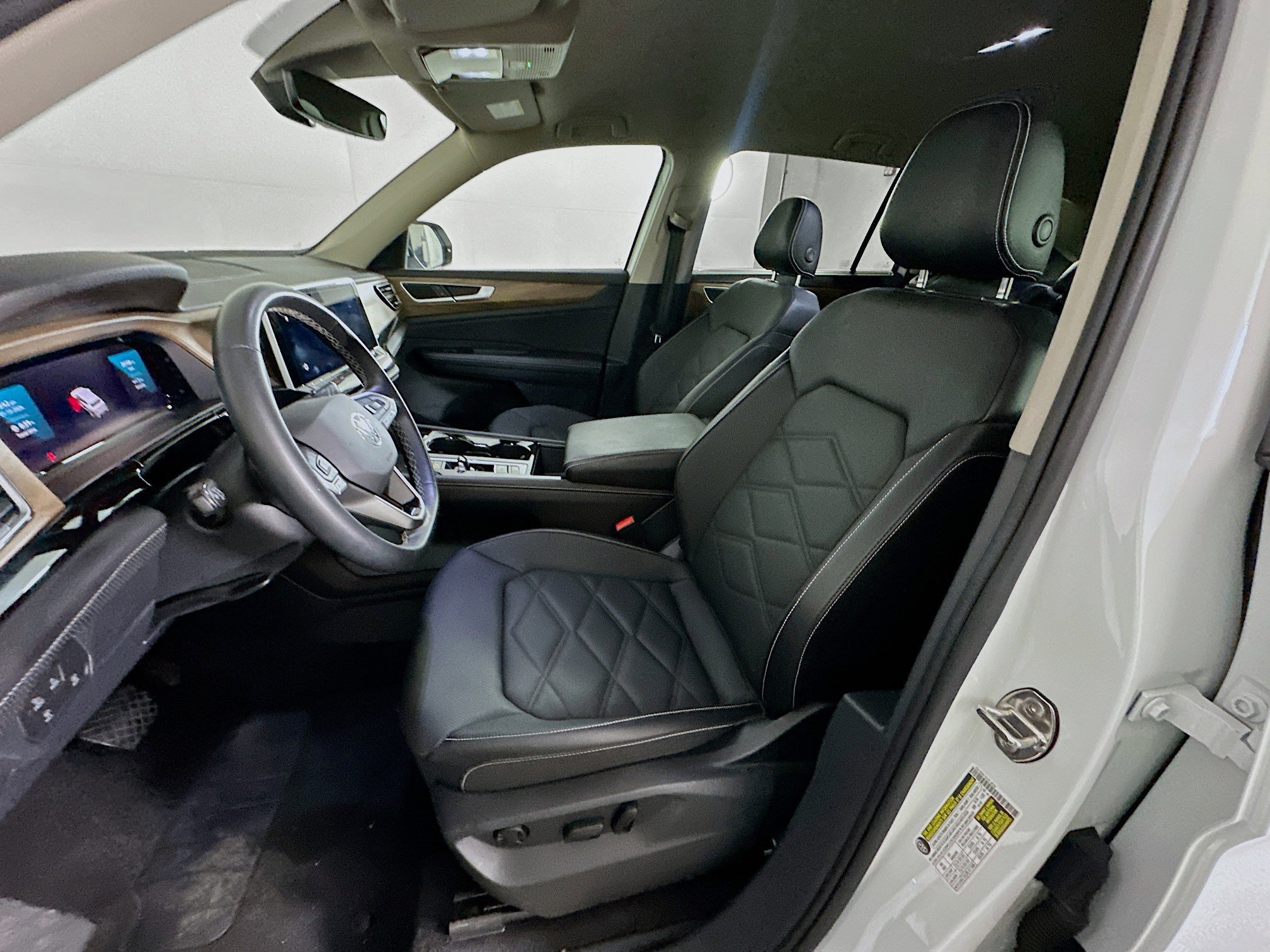 Used 2025 Volkswagen Atlas SE image 13