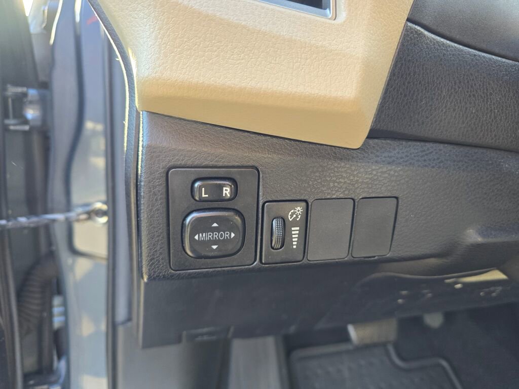 Used 2016 Toyota Corolla LE image 21