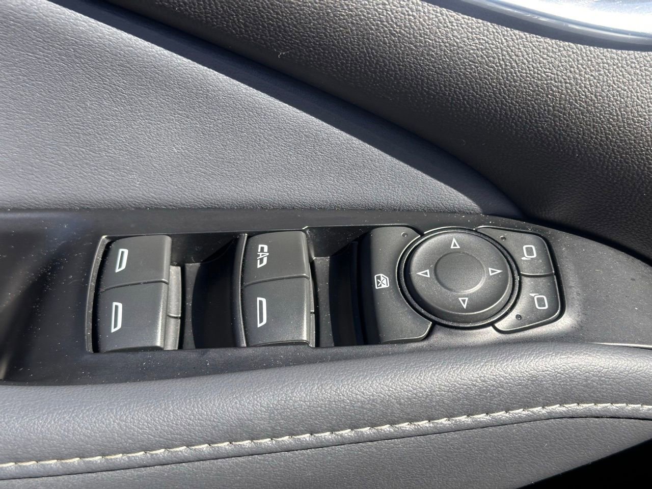 Used 2023 Buick Enclave Essence w/ Sport Touring Edition image 26