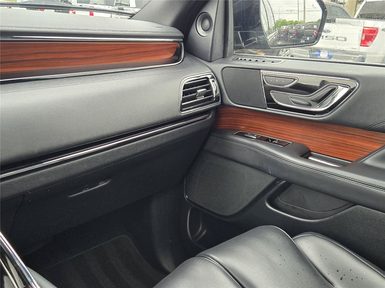 Used 2024 Lincoln Navigator Premiere AWD/4WD image 35