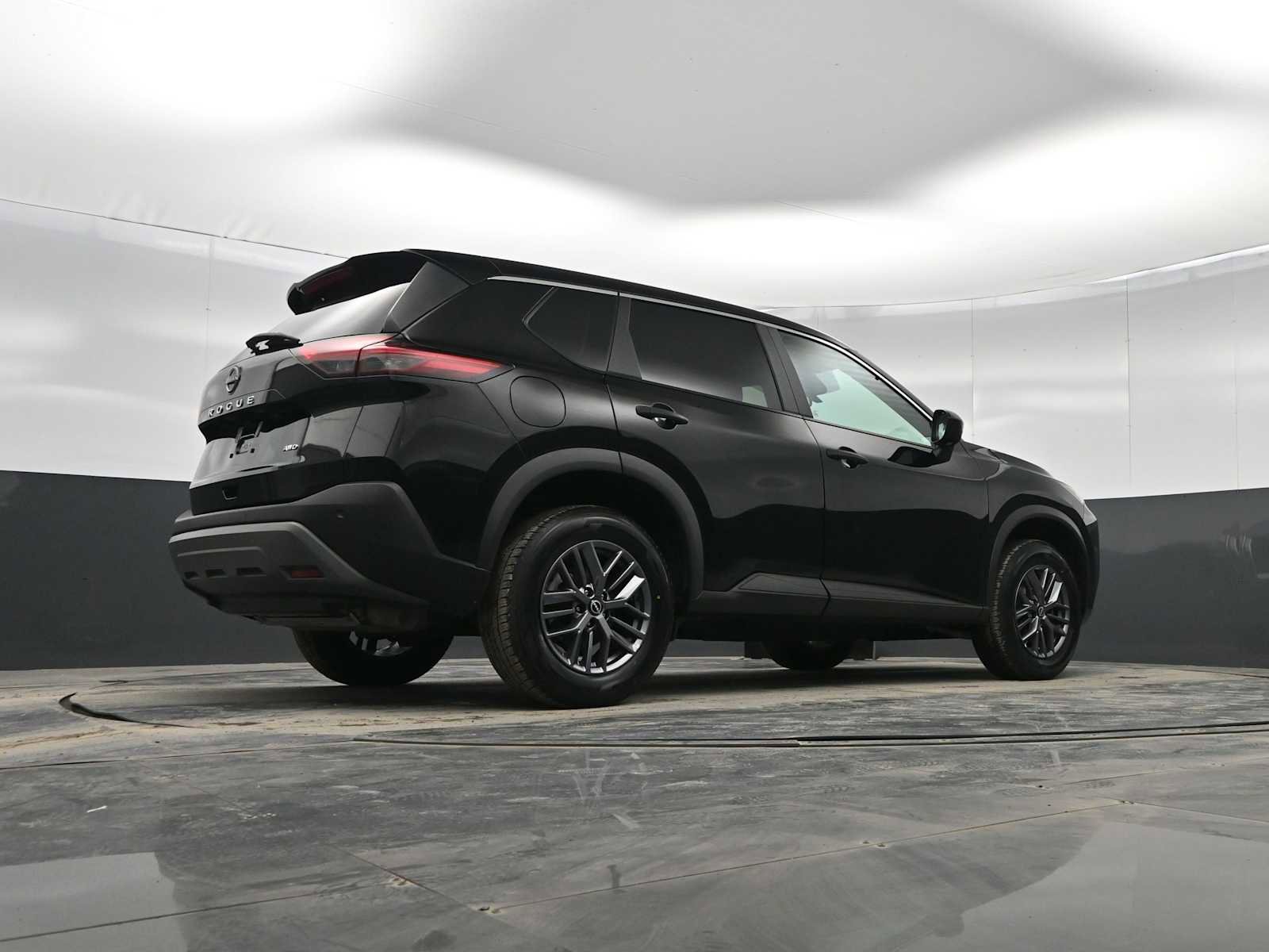 Used 2023 Nissan Rogue S image 36