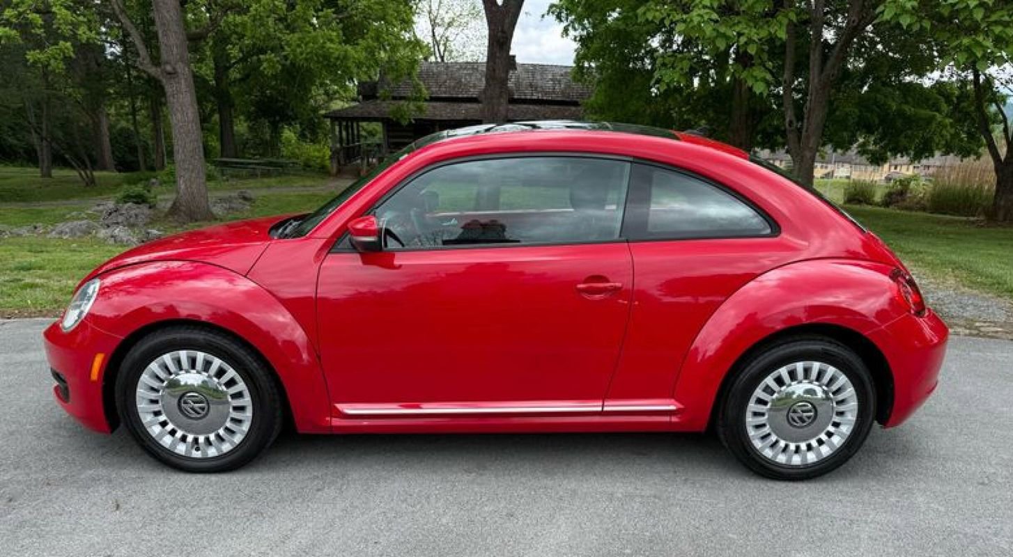 Used 2013 Volkswagen Beetle 2.5 FWD image 10