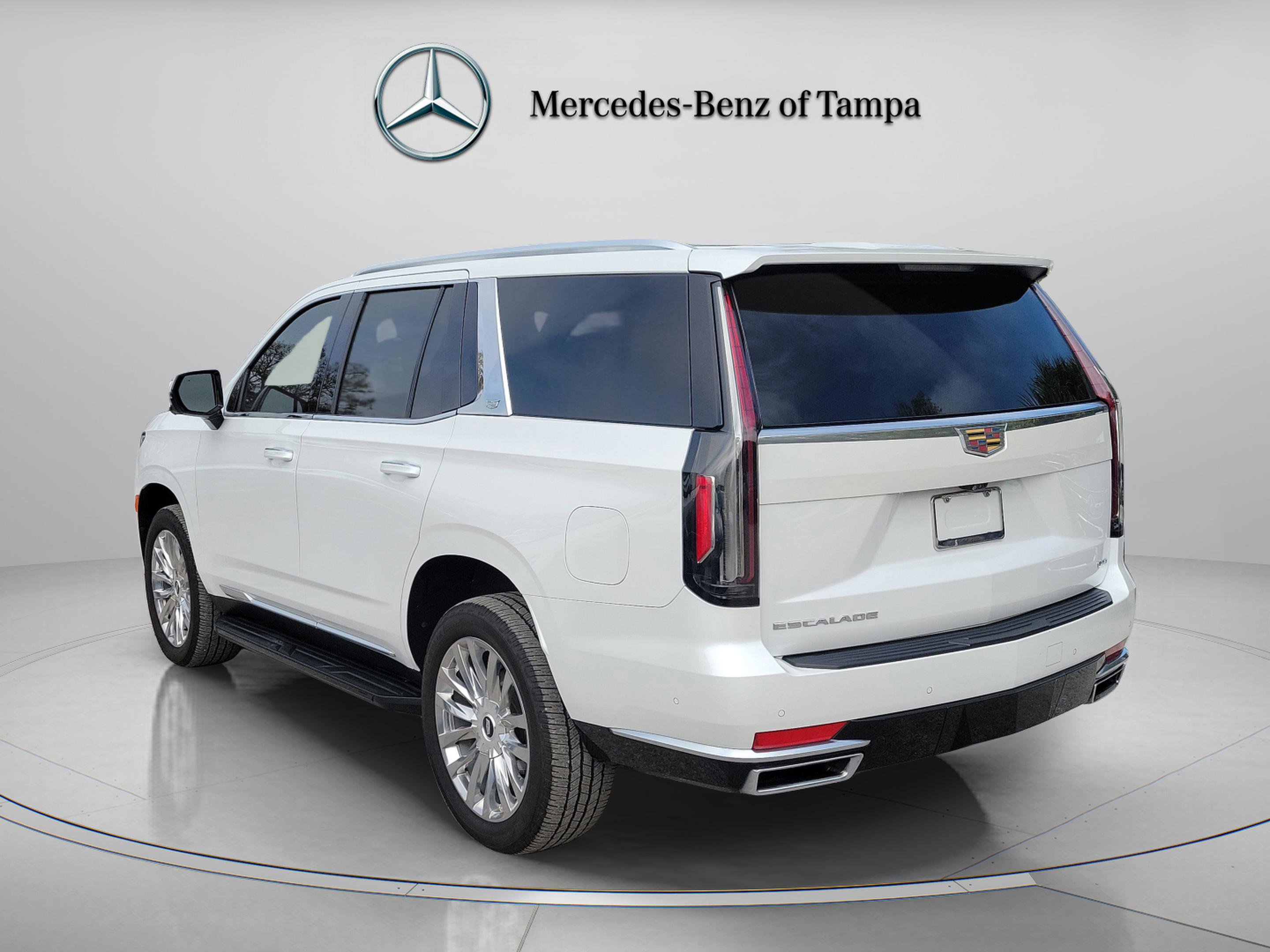 Used 2022 Cadillac Escalade Premium Luxury image 3