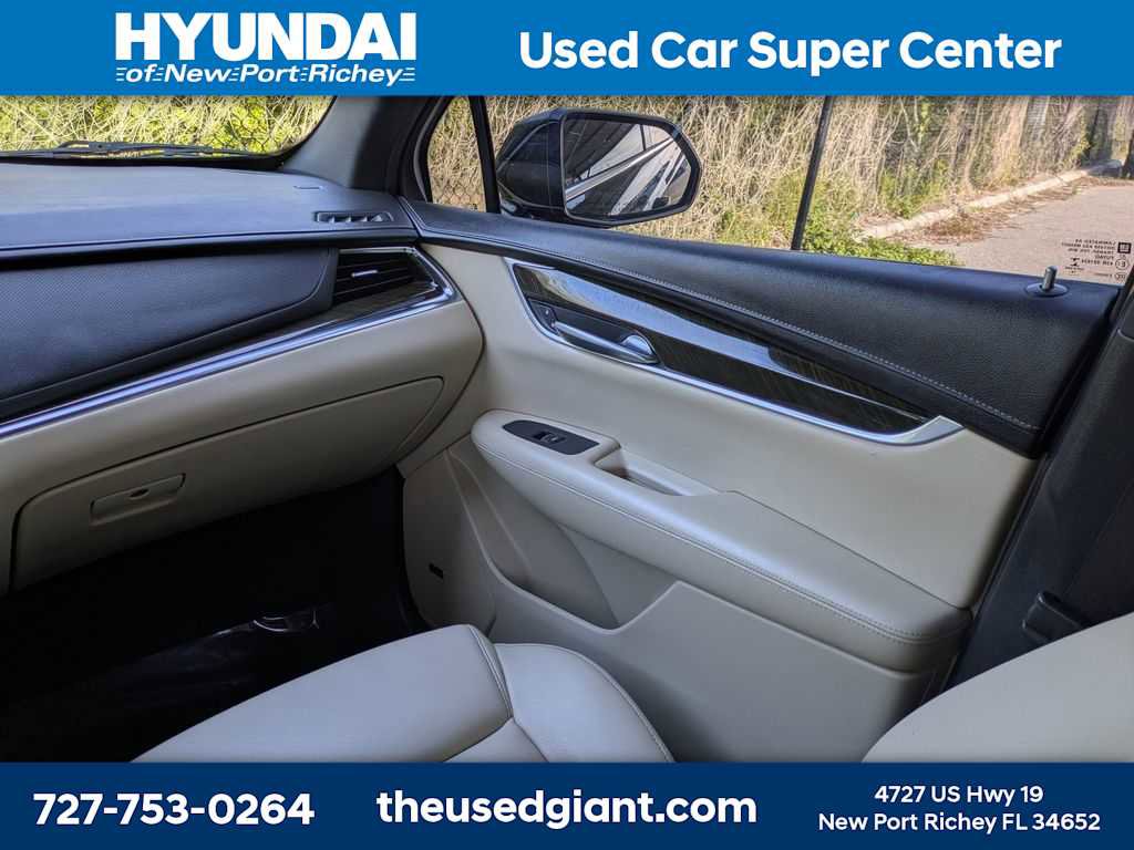 Used 2017 Cadillac XT5 FWD image 20