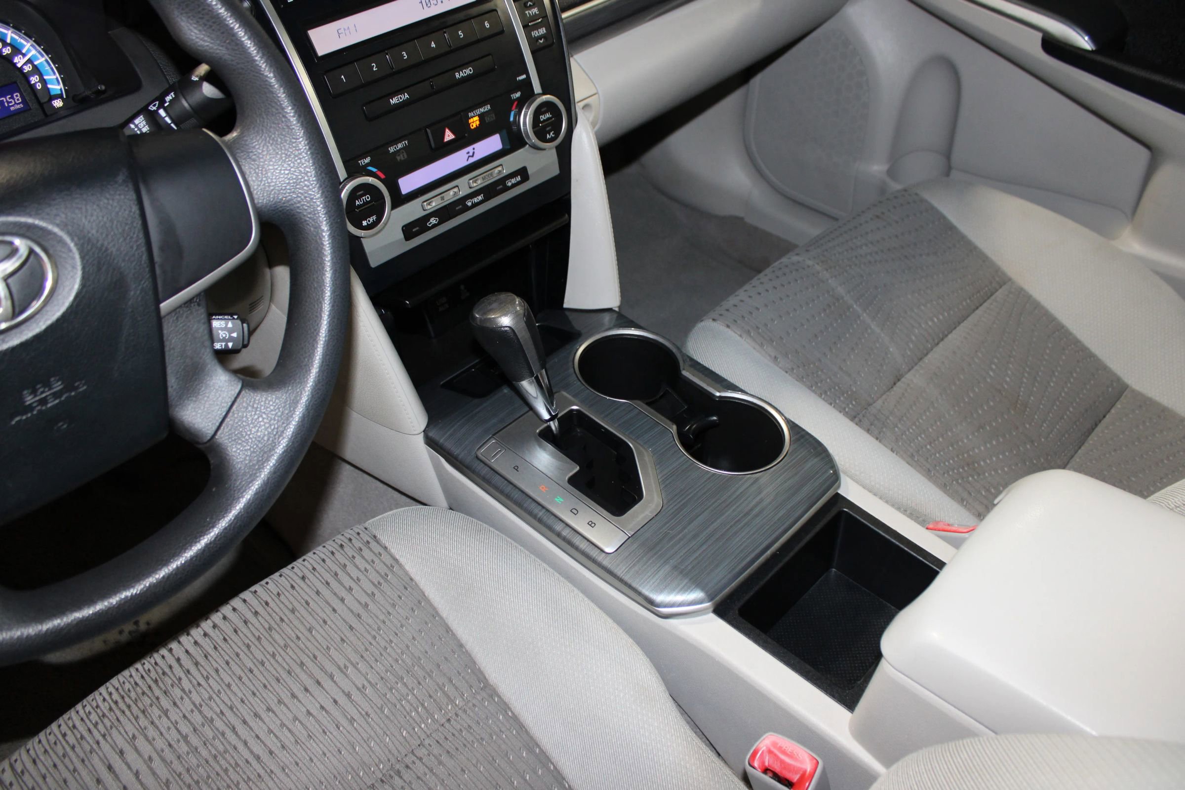 Used 2012 Toyota Camry LE FWD image 17